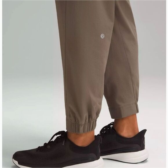 Lululemon License To Train High-Rise Pant in Nomad Size 4 - Picture 12 of 13